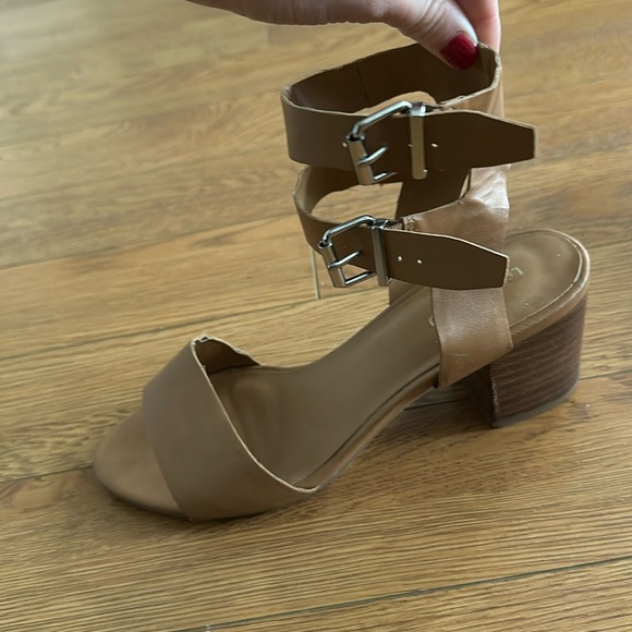 Women’s heels 2 inches. Super cute! - Picture 1 of 3